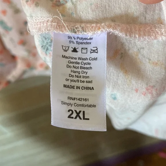 LulaRoe V Neck Tee - Picture 4 of 6